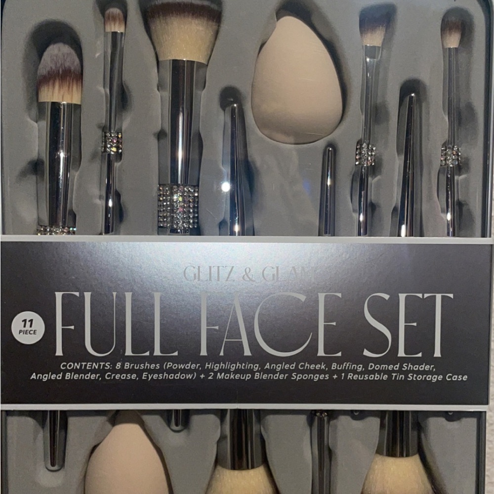 Full Face Set - Silver Makeup Brush Kit with Sponges glitz and glam